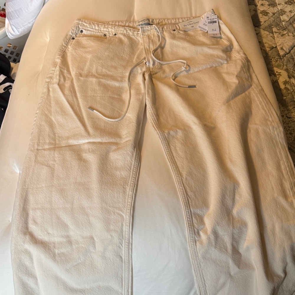 Abercrombie & Fitch Women's Boyfriend Jeans in Off-White